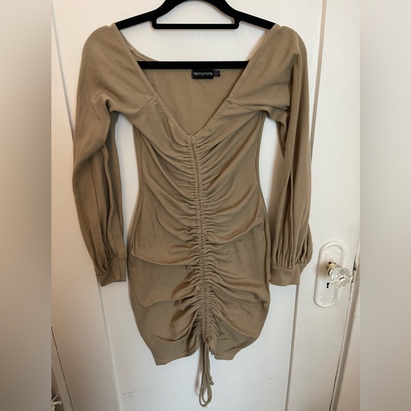 PrettyLittleThing ruched dress - Picture 2 of 3